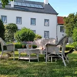 Gutshaus De La Fontaine Feriehus Feilsdorf