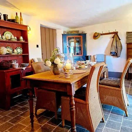 Gutshaus De La Fontaine Dom wakacyjny Feilsdorf